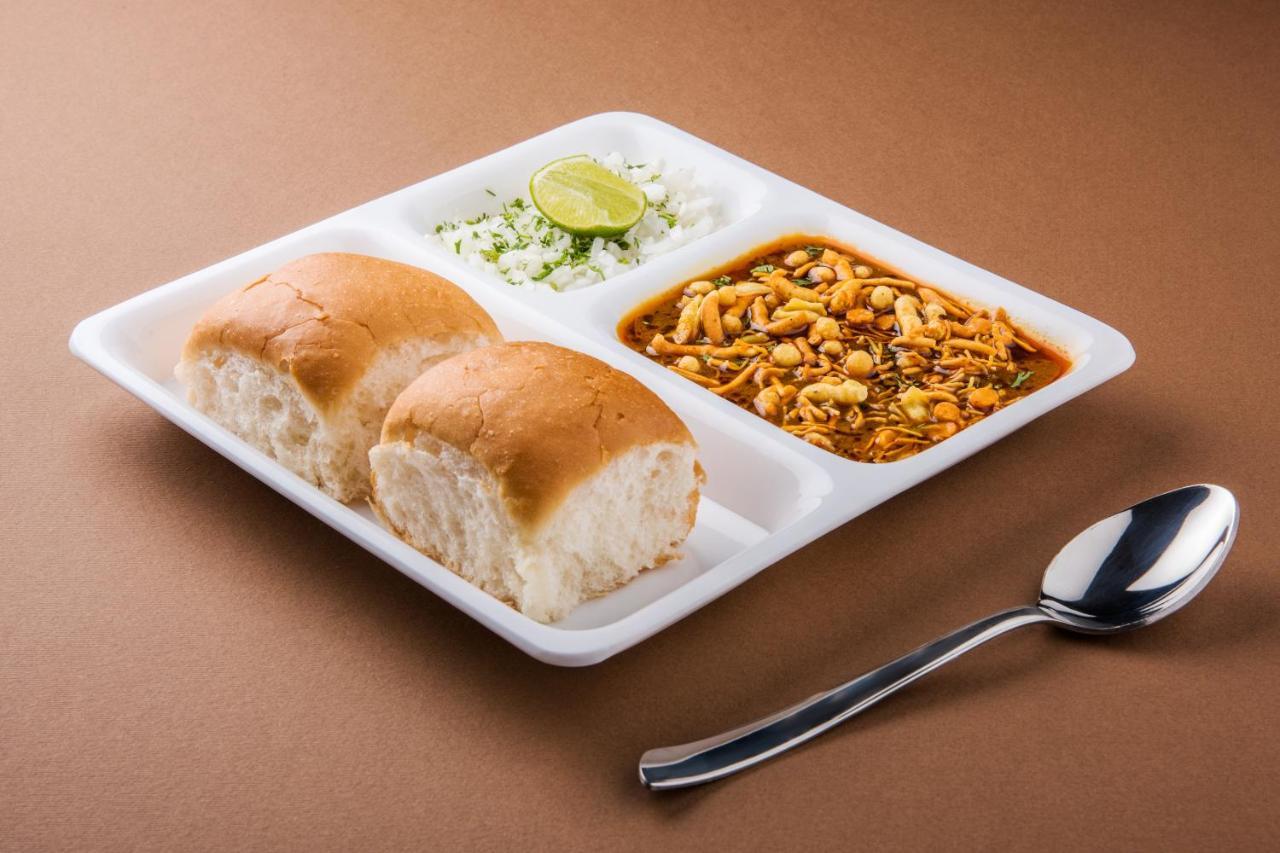 Oyo 6325 Hotel Kiran Raipur  ภายนอก รูปภาพ